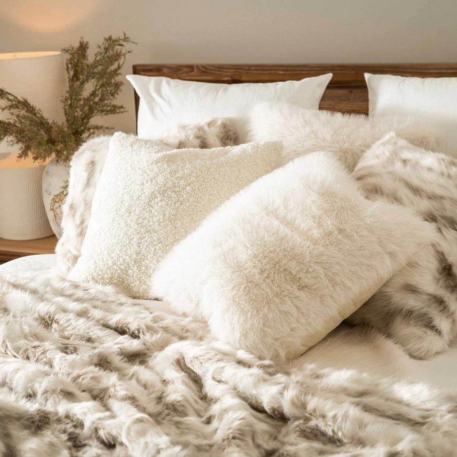 Wheel and Barrow White Faux Fur Throw Blanket 130x160 cm - Luxurious Lynx Design for Cozy Comfort