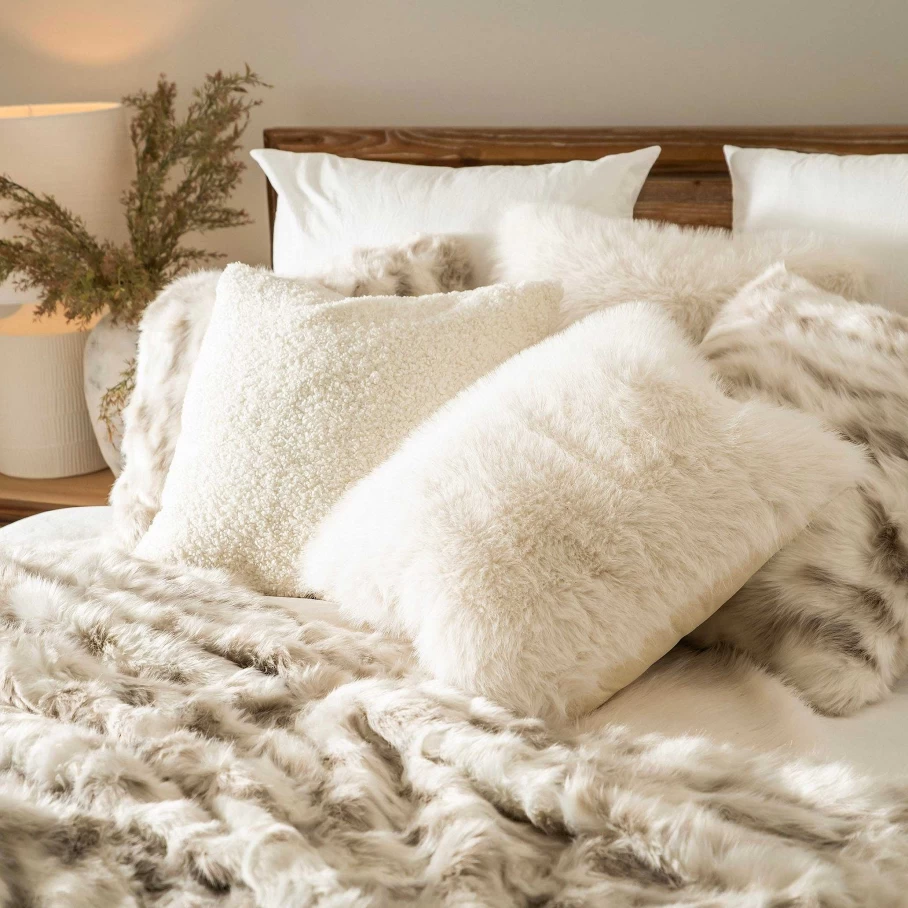 Wheel and Barrow White Faux Fur Throw Blanket 130x160 cm - Luxurious Lynx Design for Cozy Comfort